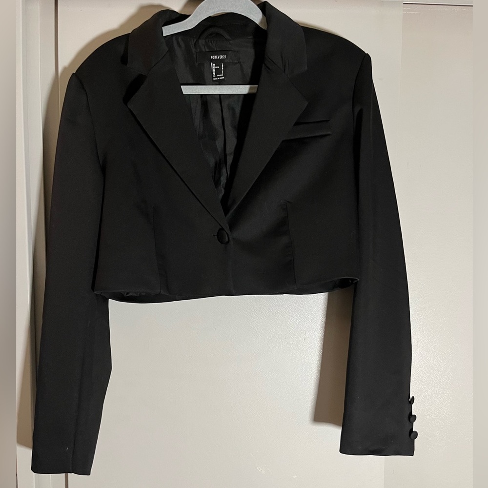 Forever 21 Black Cropped Blazer Top W/ Padded Shoulders; Used, Like New; Size L